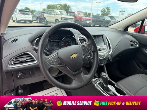 Used 2018 Chevrolet Cruze LT w/ Convenience Package FWD image 21