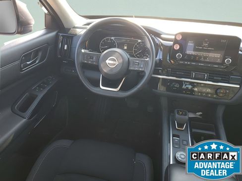 Used 2025 Nissan Pathfinder SV image 17