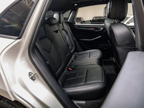 Used 2023 Porsche Macan AWD/4WD image 47