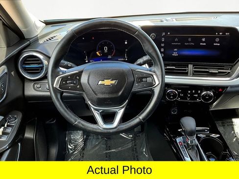 Used 2024 Chevrolet Trax LT w/ Driver Confidence Package image 5