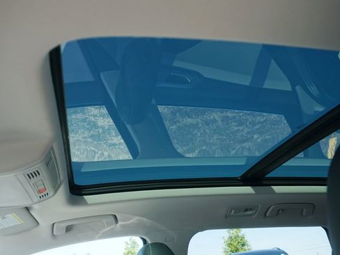New 2026 Volkswagen Taos SE AWD/4WD image 12