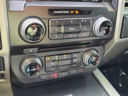 Used 2018 Ford F150 Lariat w/ Equipment Group 502A Luxury image 20