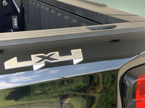 Used 2024 GMC Sierra 1500 SLE image 16