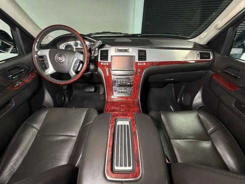 Used 2013 Cadillac Escalade AWD image 24