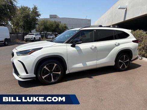 Used 2021 Toyota Highlander XSE FWD image 1