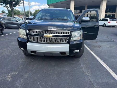 Used 2007 Chevrolet Suburban LT w/ LT Preferred Equipment Group AWD/4WD image 2
