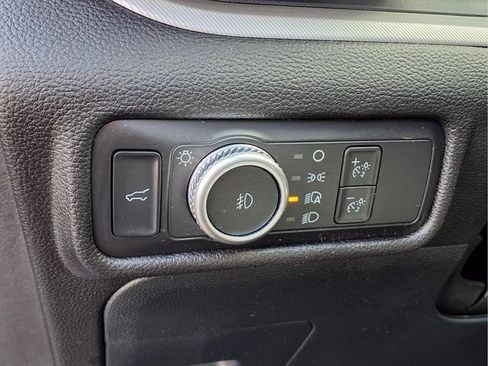 Used 2022 Ford Explorer XLT w/ Equipment Group 202A AWD/4WD image 23