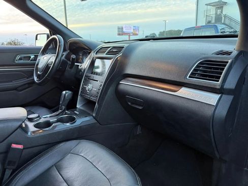 Used 2018 Ford Explorer Limited image 15