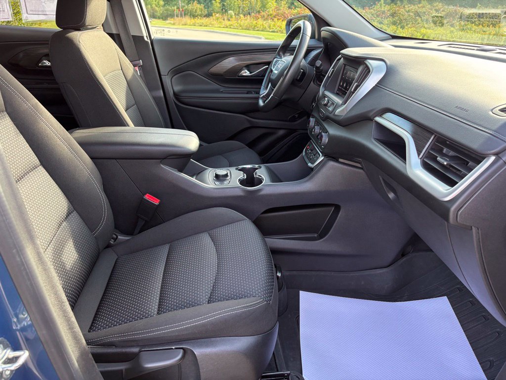Used 2024 GMC Terrain SLE w/ Driver Convenience Package FWD image 28