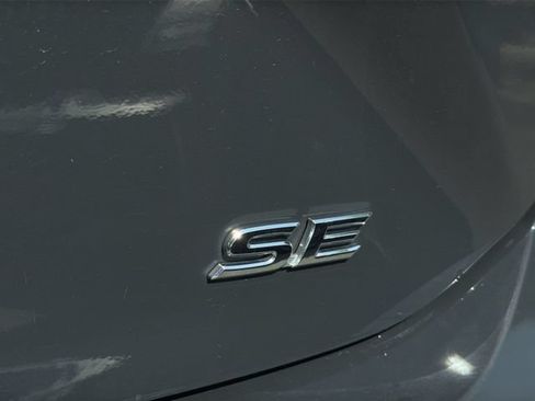 Used 2025 Toyota Camry SE FWD image 40