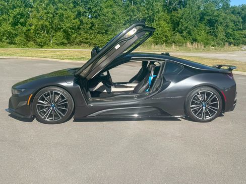 Used 2019 BMW i8 Coupe AWD/4WD image 7