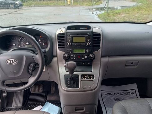 Used 2010 Kia Sedona EX w/ Luxury Pkg FWD image 13