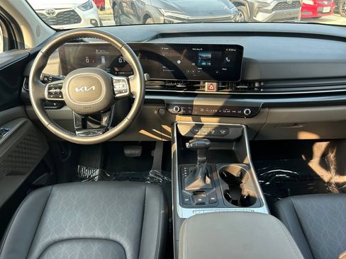 Used 2026 Kia Carnival FWD image 17