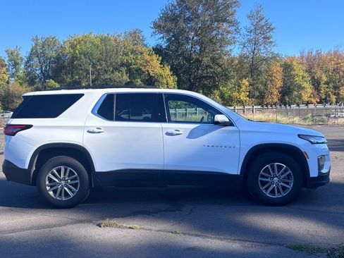 Used 2023 Chevrolet Traverse LT image 13