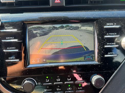 Used 2018 Toyota Camry LE w/ Moonroof Package FWD image 17