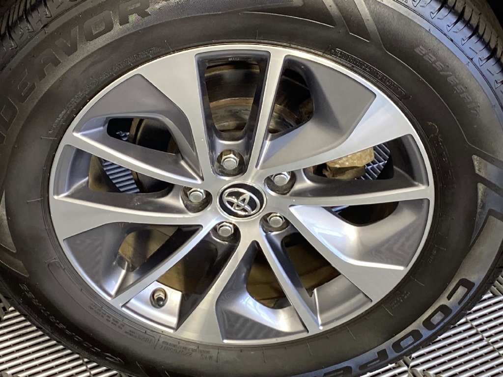 Used 2016 Toyota RAV4 XLE AWD/4WD image 28