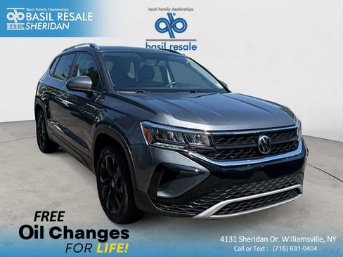 Used 2022 Volkswagen Taos SE AWD/4WD image 1