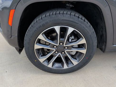 Used 2022 Jeep Grand Cherokee Overland w/ Adv Protech Group III AWD/4WD image 57