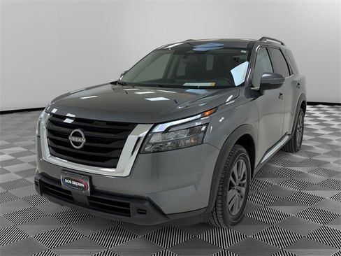 Used 2023 Nissan Pathfinder SV w/ Cargo Package image 7