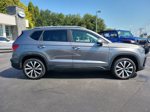 Used 2022 Volkswagen Taos SE image 5