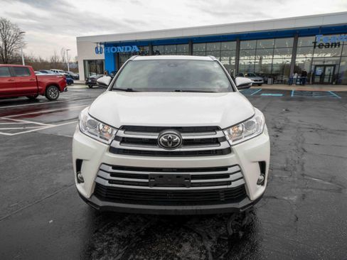 Used 2018 Toyota Highlander XLE image 2