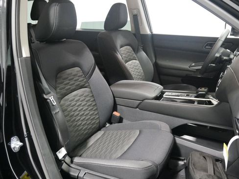 New 2025 Nissan Pathfinder SV image 16