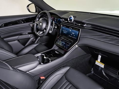 Certified 2025 Maserati Grecale Modena image 14