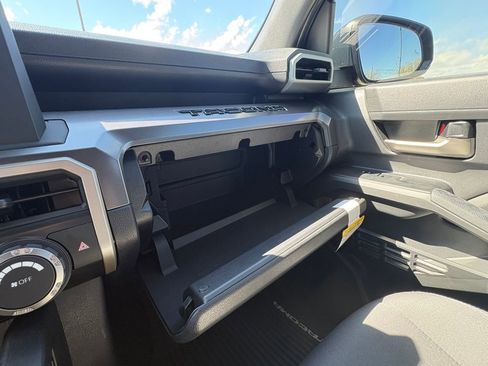 Used 2025 Toyota Tacoma TRD Sport image 31