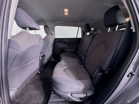Used 2023 Toyota Highlander LE image 22