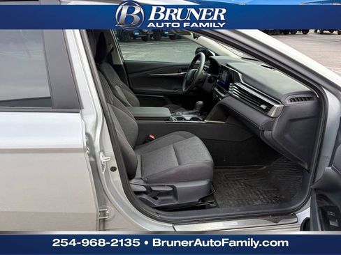 Used 2025 Toyota Camry LE image 14