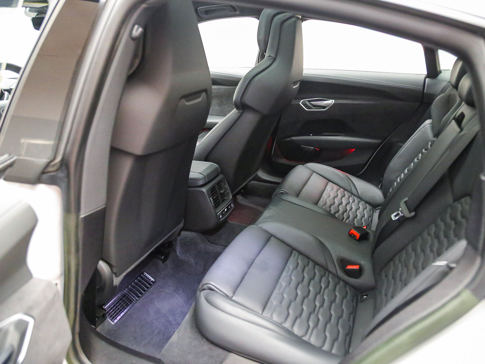 Certified 2023 Audi e-tron GT Prestige AWD/4WD image 20