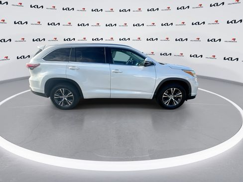 Used 2016 Toyota Highlander XLE image 9