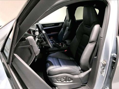 Used 2025 Porsche Cayenne S image 8