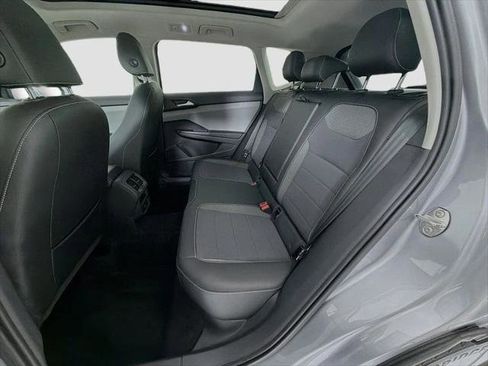 Used 2023 Volkswagen Taos SE w/ Panoramic Sunroof Package AWD/4WD image 25