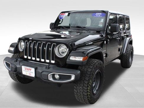 Used 2018 Jeep Wrangler Unlimited Sahara AWD/4WD image 9