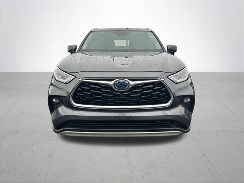 Used 2022 Toyota Highlander Platinum image 3