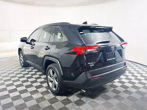 Used 2021 Toyota RAV4 XLE Premium AWD/4WD image 5