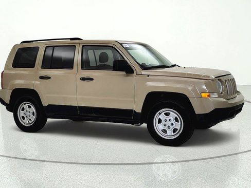 Used 2017 Jeep Patriot Sport FWD image 8