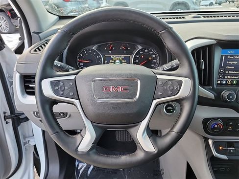 Used 2024 GMC Terrain SLT image 20