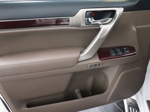 Used 2019 Lexus GX 460 image 13