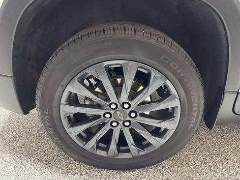 Used 2023 Chevrolet Traverse RS FWD image 22