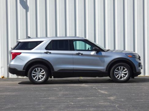 Used 2021 Ford Explorer 4WD image 2