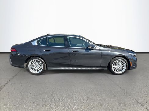 Used 2025 BMW 530i image 2