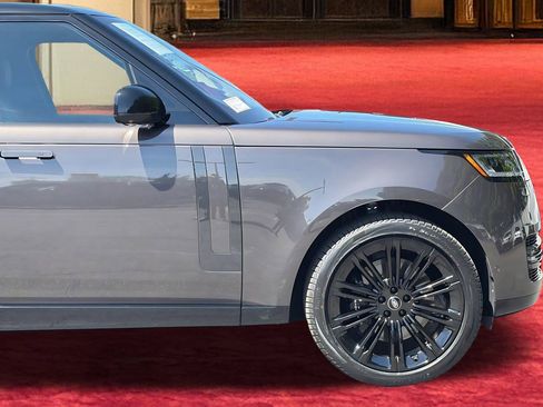 Used 2023 Land Rover Range Rover Long Wheelbase First Edition image 21