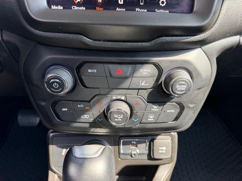 Used 2023 Jeep Renegade Trailhawk AWD/4WD image 14