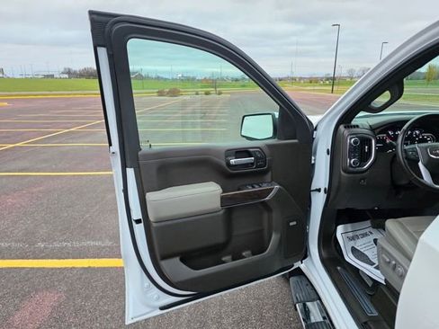 Used 2022 GMC Sierra 1500 SLT w/ SLT Premium Plus Package image 4