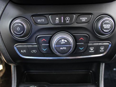 Used 2020 Jeep Cherokee Trailhawk w/ Cold Weather Group AWD/4WD image 25