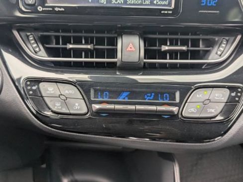 Used 2018 Toyota C-HR XLE FWD image 33