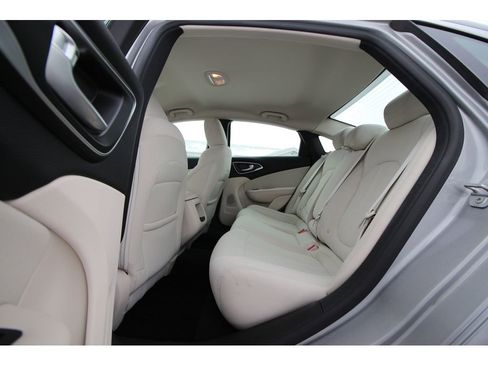Used 2015 Chrysler 200 Limited image 29