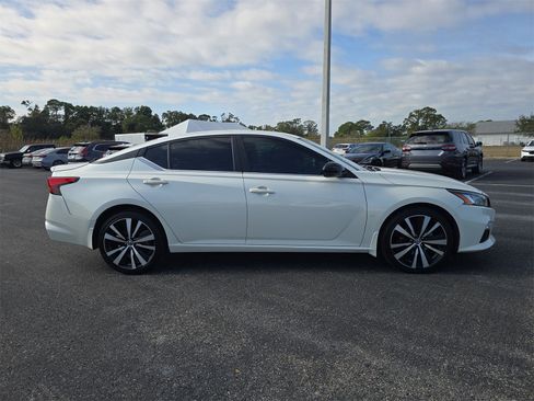 Used 2020 Nissan Altima 2.5 SR w/ Premium Package image 3